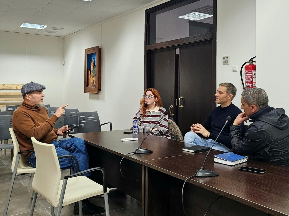 La reunión de los diputados de Compromís con el gobierno local de la Vall de Laguar