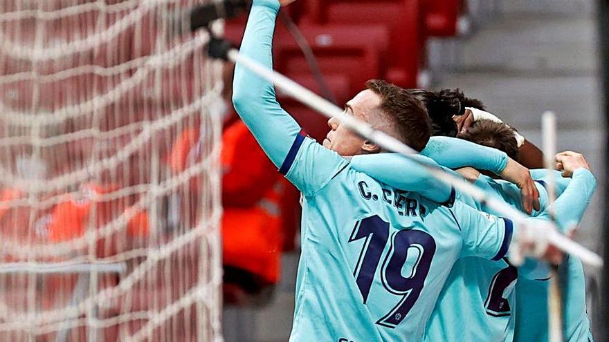 El Levante UD celebra el segundo gol en el Wanda.  | EFE/CHEMA MOYA