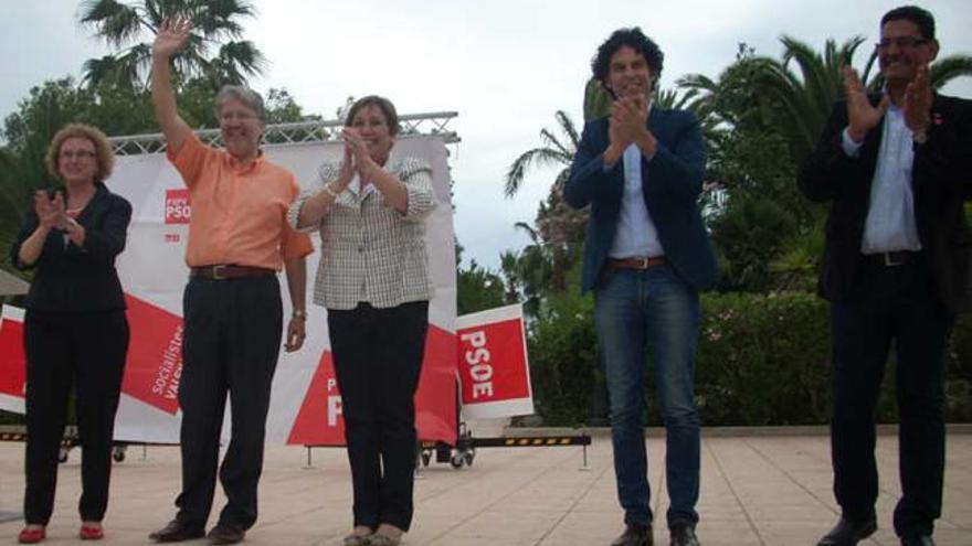 Zerolo -segundo por la derecha- ayer junto a Llorens.