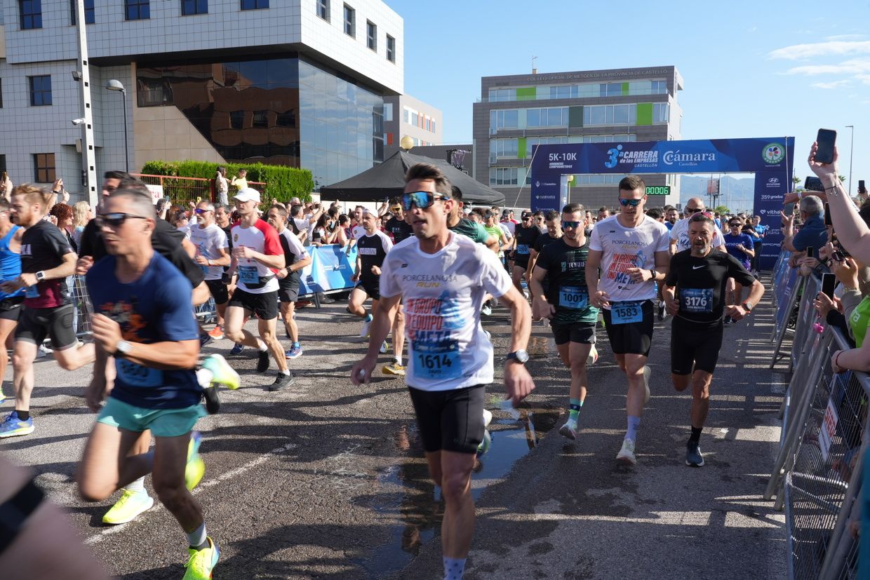 Búscate en las fotos de la Carrera de las Empresas en Castellón