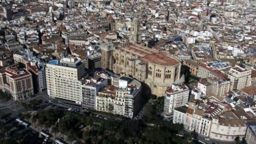 Vista aérea del centro de Málaga, con la Catedral en primer término.