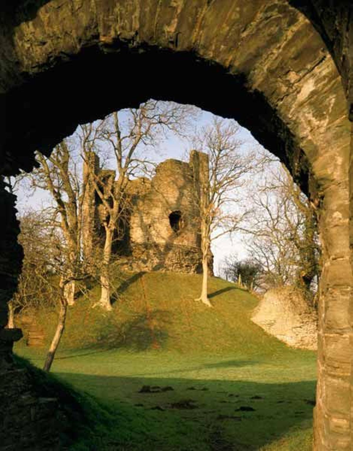 Ruinas del castillo de Longtown, construidos por los normandos en el siglo XII