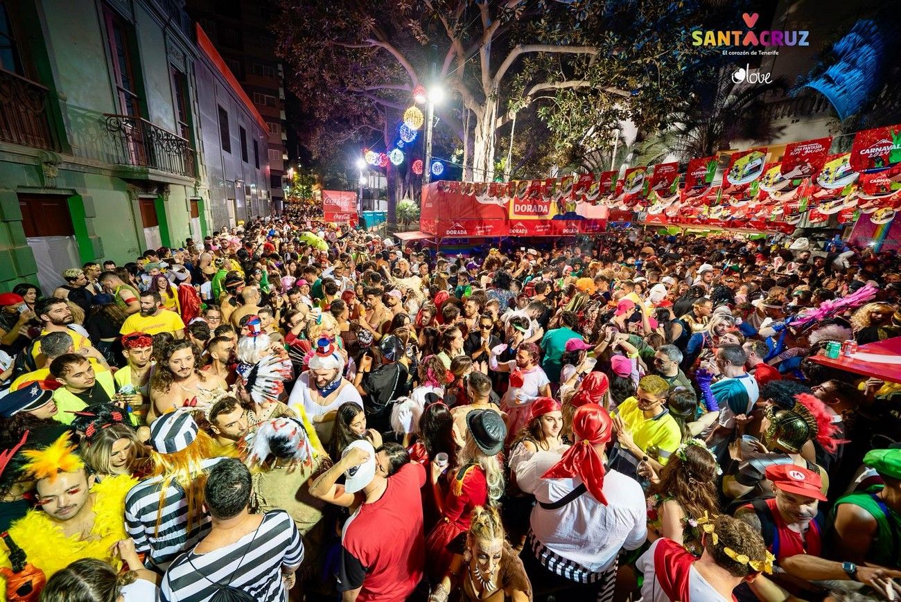 Sábado de Piñata: el Carnaval se cita con la historia en las calles de Santa Cruz