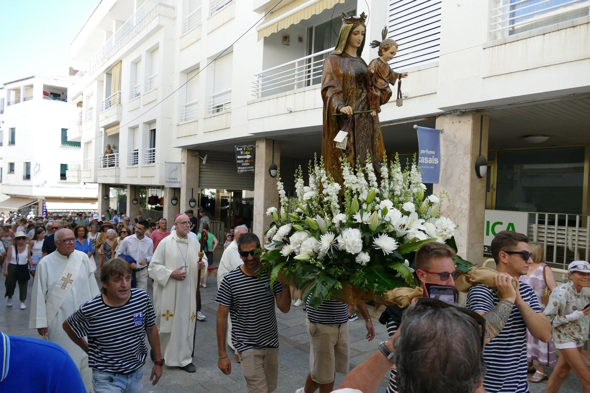 L'Escala commemora la Festa del Carme amb un sentit homenatge a les persones grans i a les seves arrels marineres