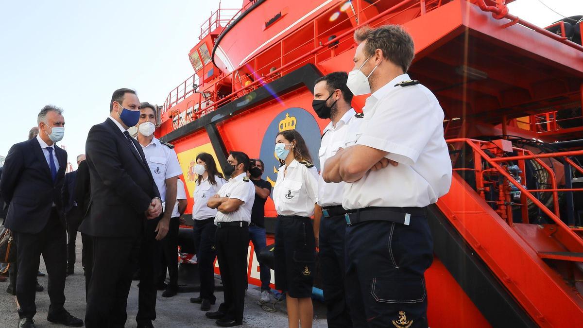 El 21 de noviembre de 2020, Ángel Víctor Torres y José Luis Ábalos visitan el centro de Coordinación de Salvamento Marítimo de Las Palmas y la Capitanía Marítima a causa del fuerte repunte migratorio que vivían las Islas
