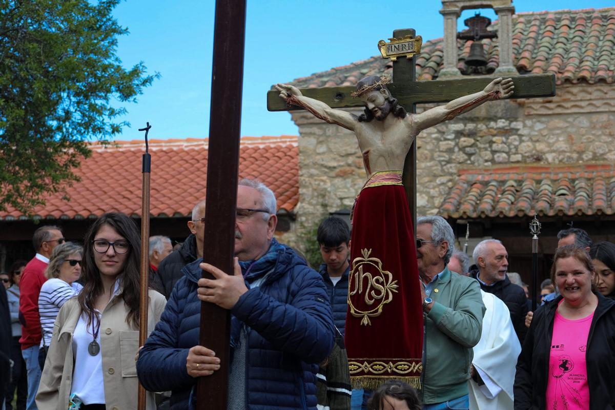 GALERÍA | Los zamoranos llenan la pradera de Valderrey en la romería del Cristo