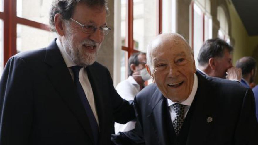 José Manuel Romay con Mariano Rajoy. | // X. ÁLVAREZ