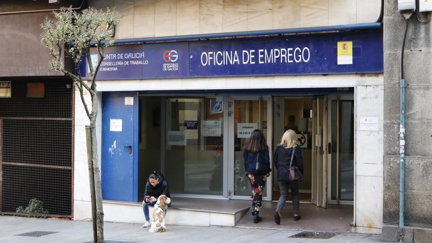 Una oficina de empleo en Vigo. // Alba Villar