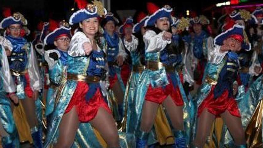 La rua nocturna de Carnaval de l&#039;any passat.