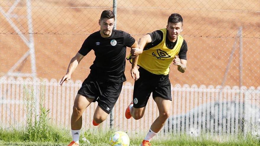 Rafa Mella, un extremo «con mucho gol», es el tercer fichaje del Mérida