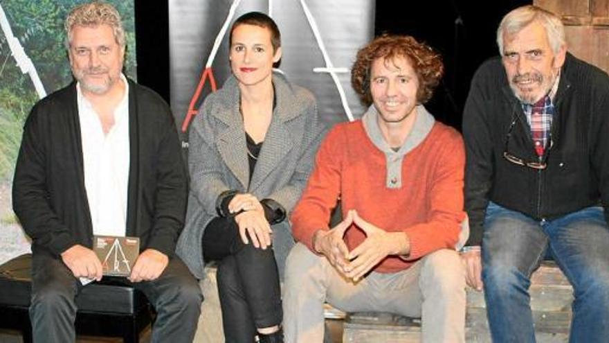 Manel Camp, Míriam Ponsa, Manolo Alcántara i Joan Crosas, ahir a l&#039;escenari del Kursaal, on demà estrenen