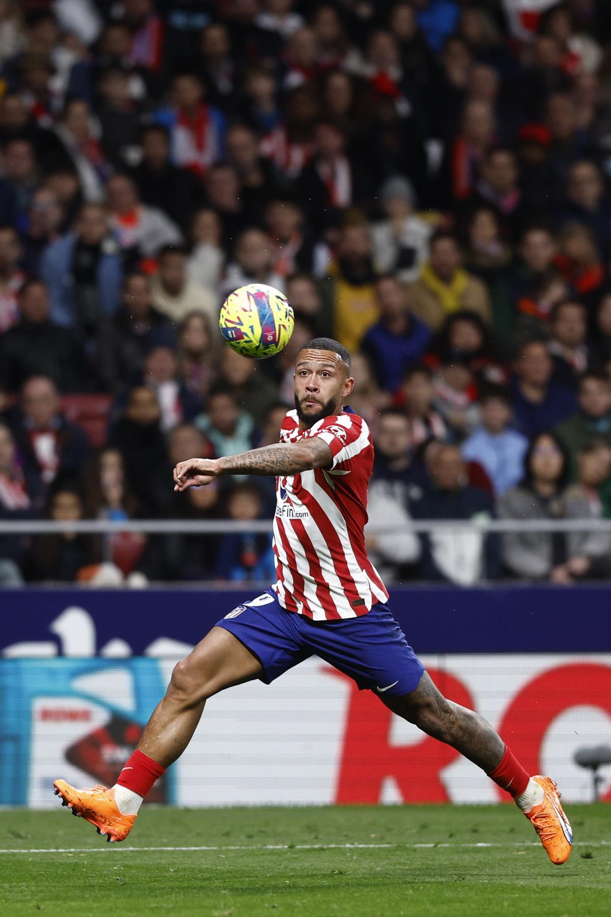 MADRID 18/03/2023.- El delantero neerlandés del Atlético de Madrid Memphis Depay en acción durante el partido de la jornada 26 de LaLiga Santander que disputan con el Atlético de Madrid este sábado en el Cívitas Metropolitano de Madrid. EFE/ Rodrigo Jimenez