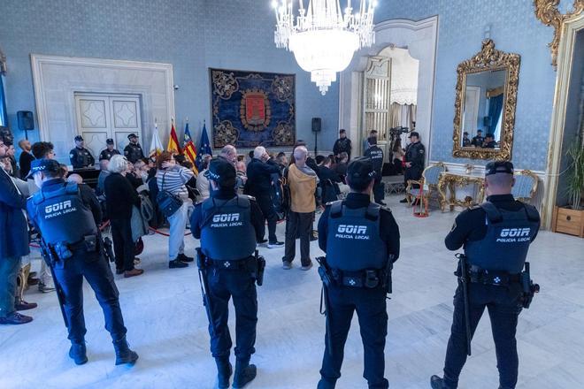 Tensión en el Pleno del Ayuntamiento de Alicante por la polémica de las viviendas protegidas