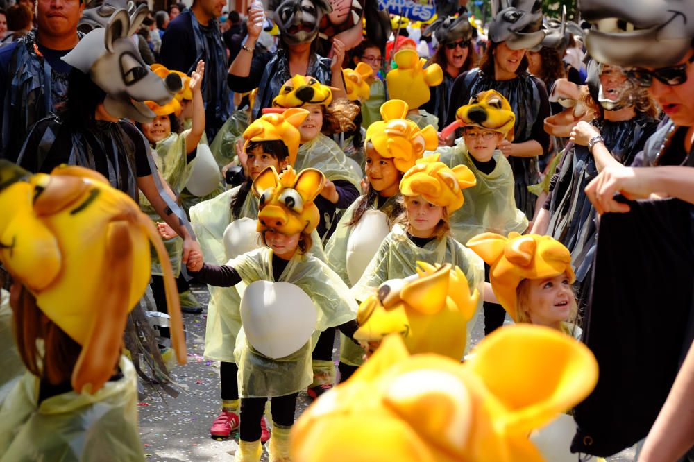 Figueres celebra la rua escolar de Fires