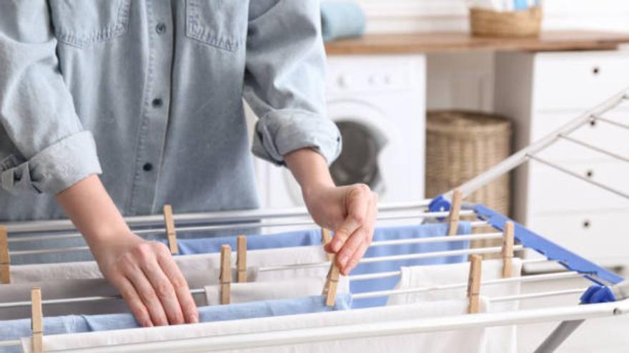El desconocido método japonés que está arrasando para secar la ropa dentro de casa rápido evitando la humedad