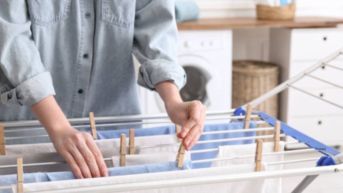 SECAR ROPA INTERIOR  Adiós a la secadora: el método japonés para secar la  ropa dentro de casa y que no haya humedades