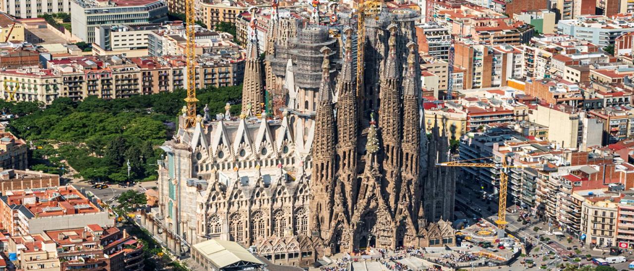 Vista aérea da Sagrada Familia (Barcelona).