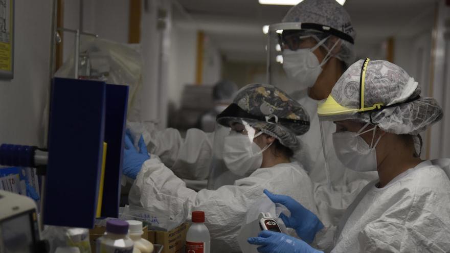 Professionals sanitaris a una de les plantes d&#039;hospitalització de Sant Joan de Déu