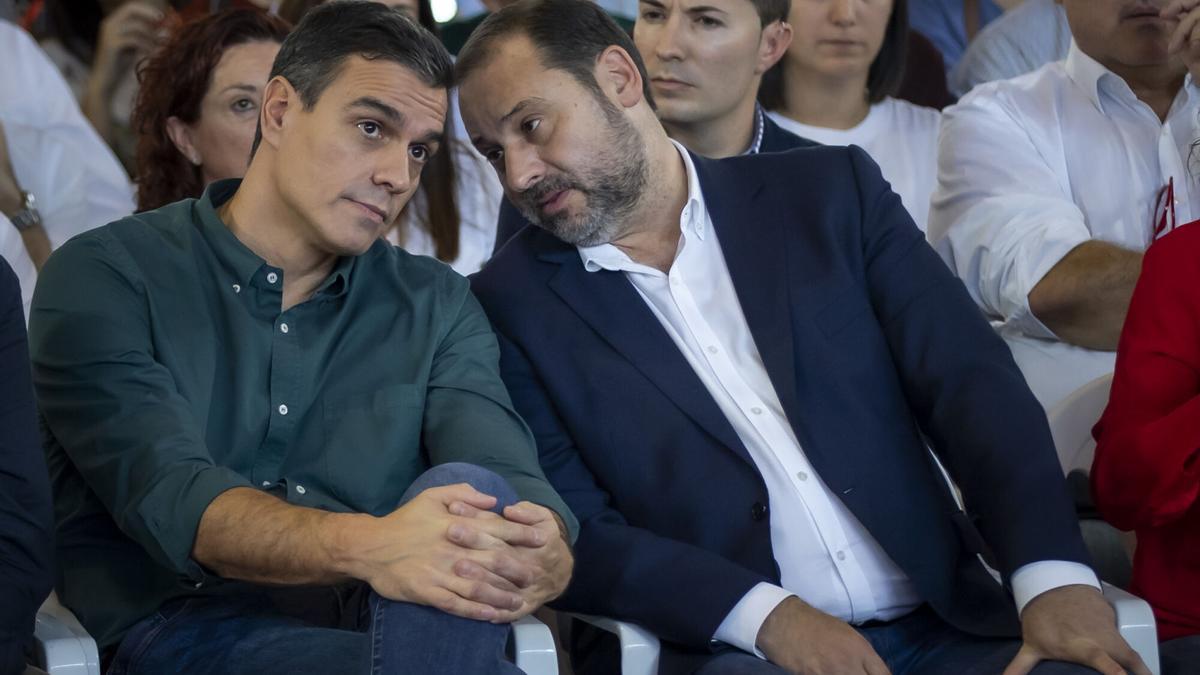 Sánchez y Ábalos, casi una década juntos para controlar el PSOE y llegar a Moncloa