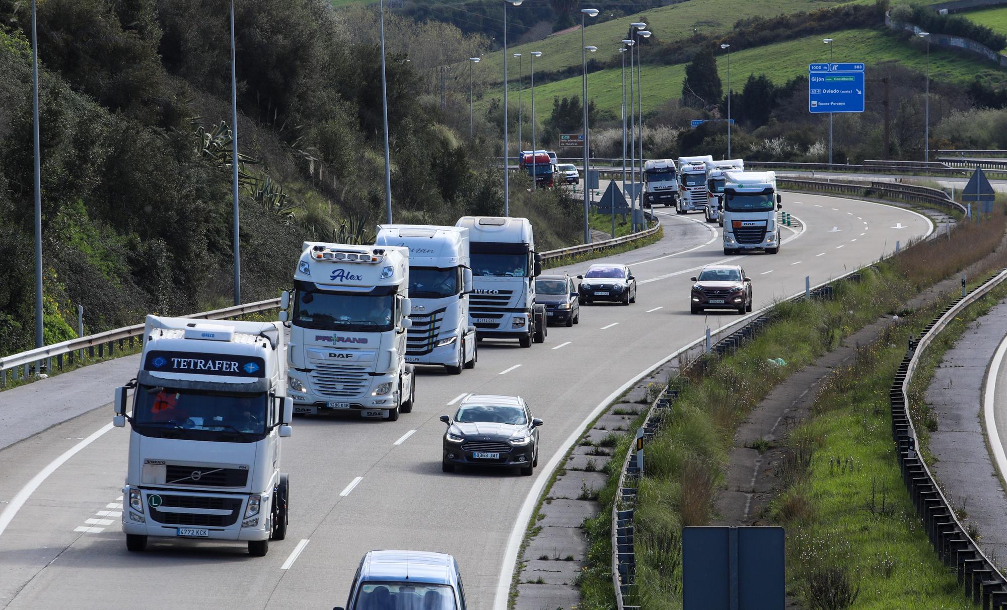 EN IMÁGENES: Así está siendo el paro del transporte en Asturias