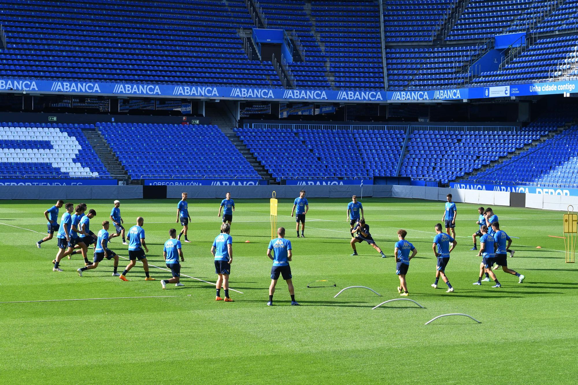 Sin partido con el DUX, el Deportivo se entrena en Riazor