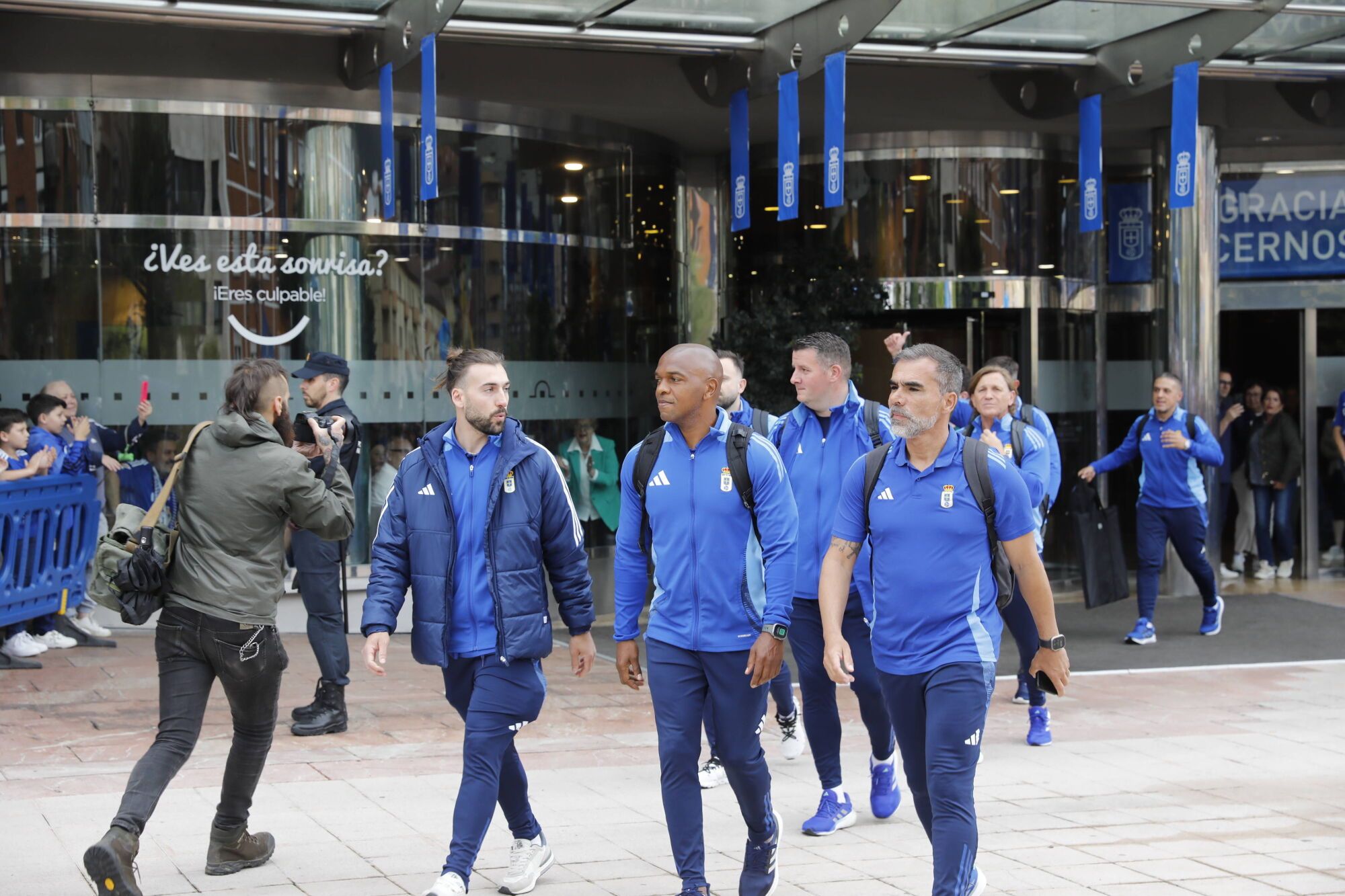 Así fue el recibimiento de la afición al Real Oviedo y toda la previa del último partido de la temporada