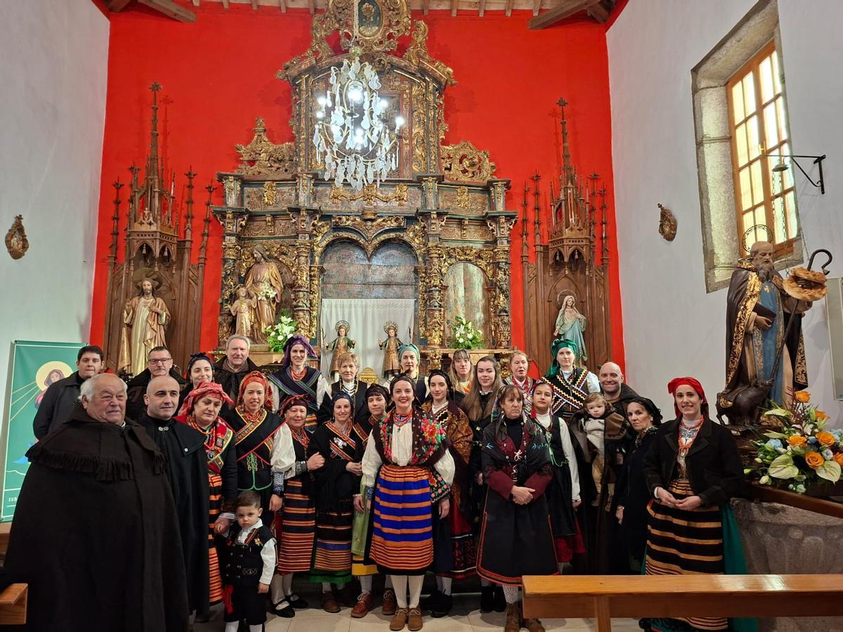 Veneración a San Antonio a la antigua usanza en Domez