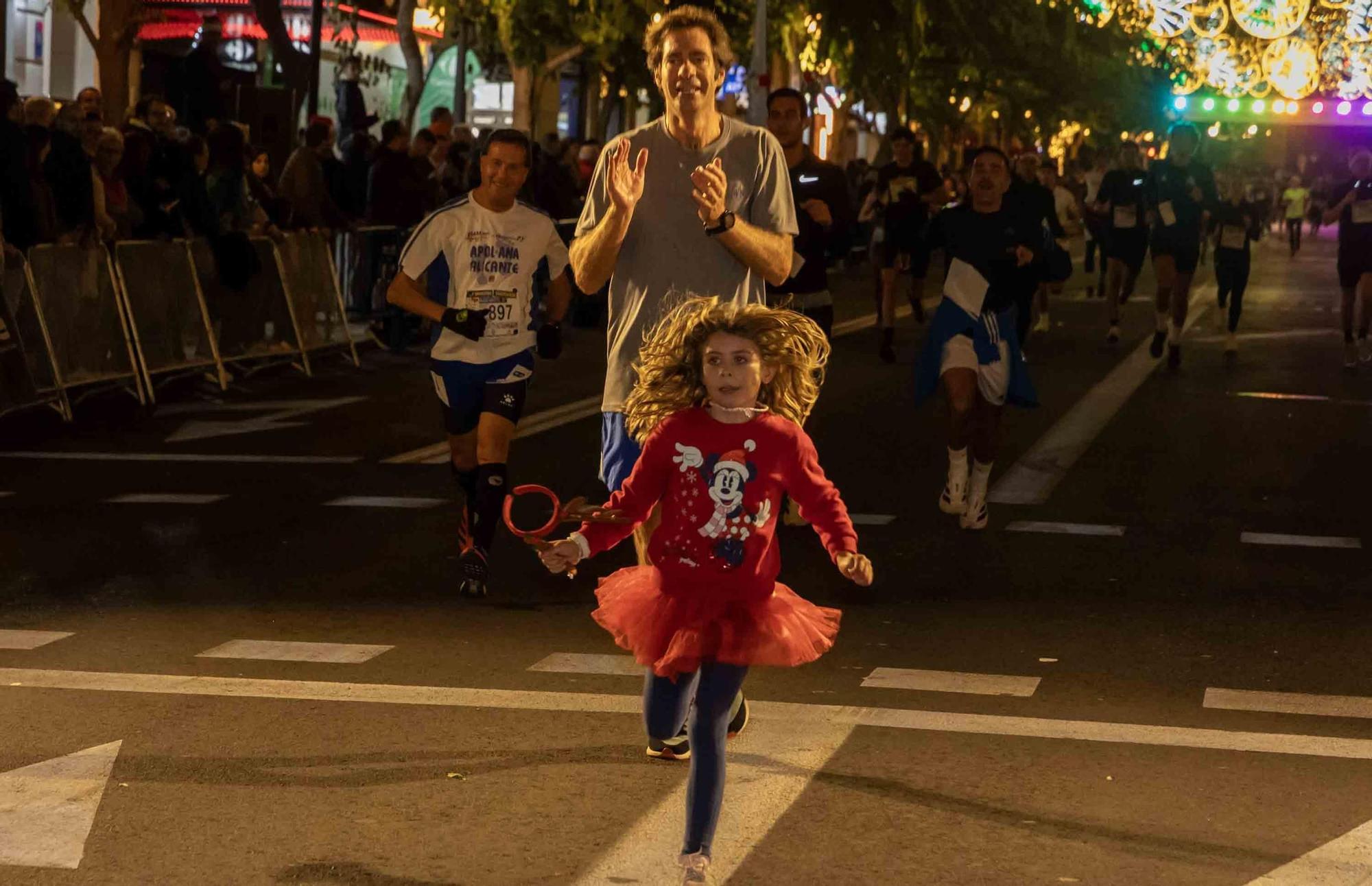 La San Silvestre de Alicante llena de colorido la ciudad
