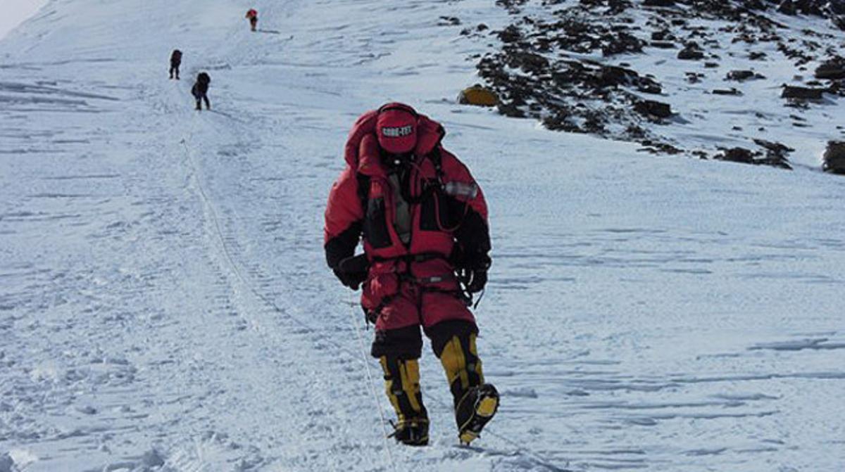 Ueli Sterck, a l’Everest, en una expedició anterior. Ueli Sterck, a l’Everest, en una expedició anterior.