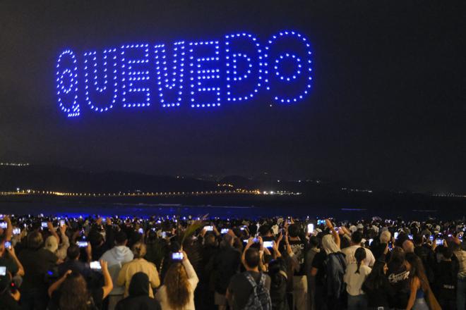 Espectáculo de drones en Las Canteras para anunciar el nuevo disco de Quevedo, 'El Baifo'