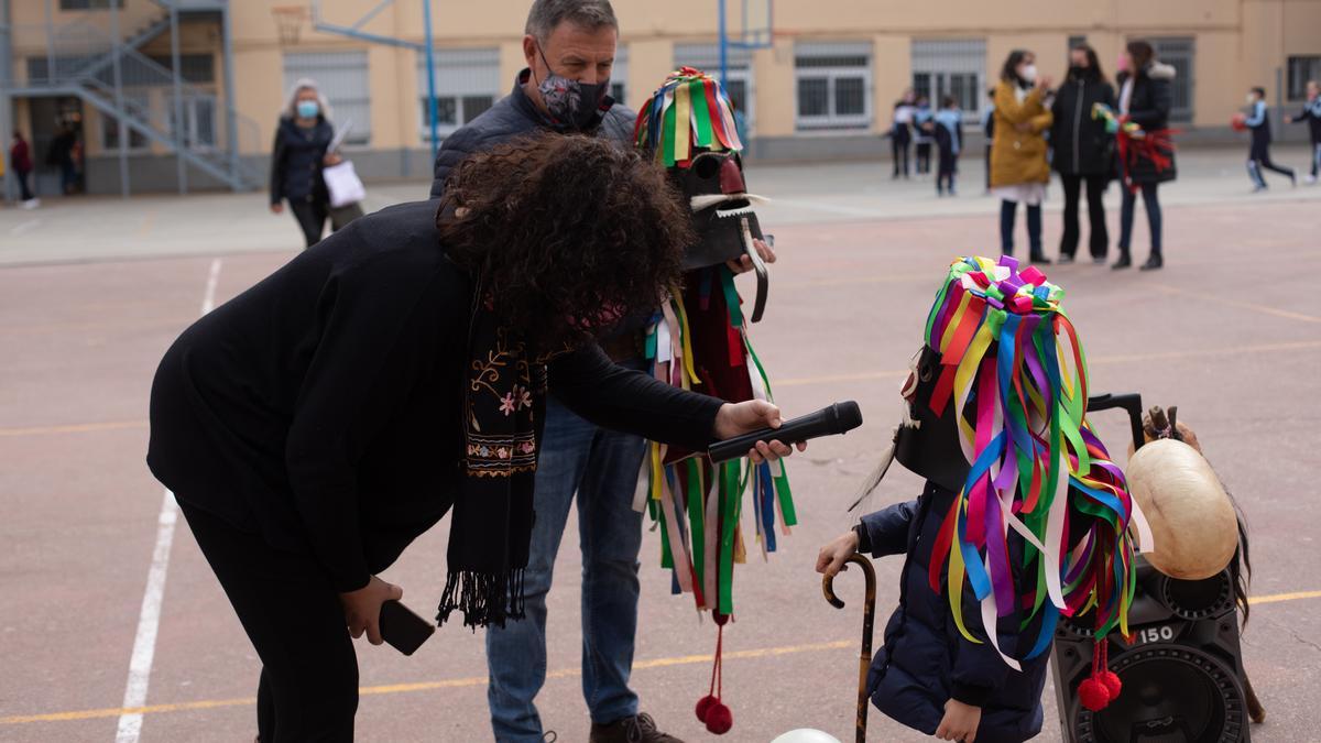 Momento de la actividad en el patio del colegio.