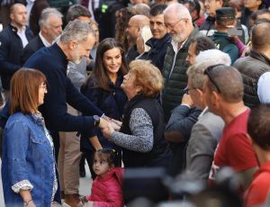 Los Reyes visitan Chiva y otras localidades afectadas por la DANA