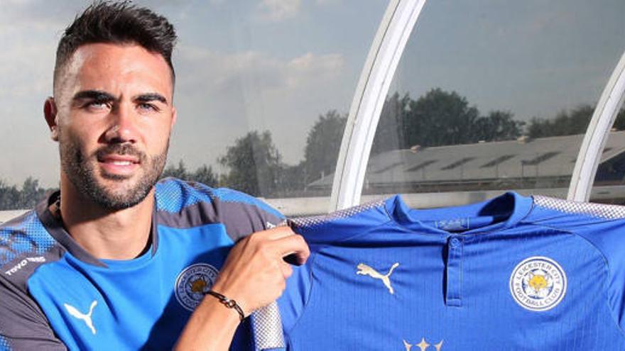 Iborra, con la camiseta del Leicester