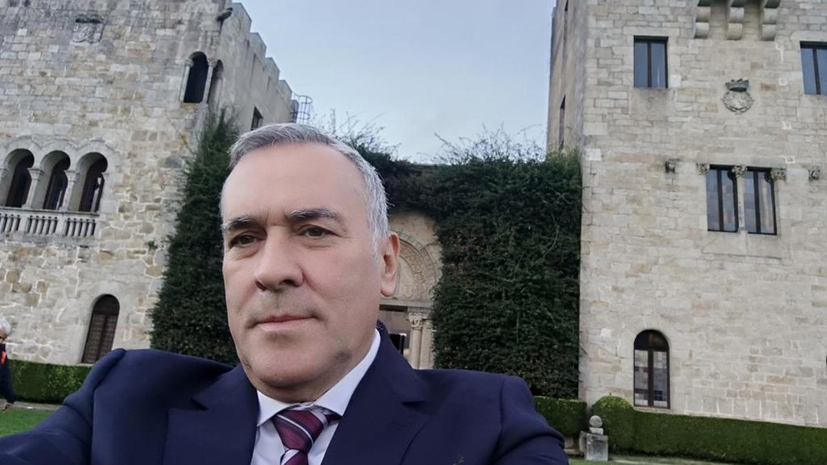 El periodista Xabier Fortes, director de 'La Noche en 24h', en el Pazo de Meirás (Sada) para una edición especial de su programa con motivo de los 50 años de la muerte de Franco.