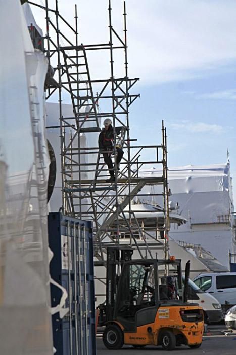 Bis zu 1.000 Tonnen schafft der neue Schiffskran auf der Alten Mole. Die Investition von STP Shipyard Palma symbolisiert den Boom einer strategischen Branche der Insel. Ein Besuch auf der Werft