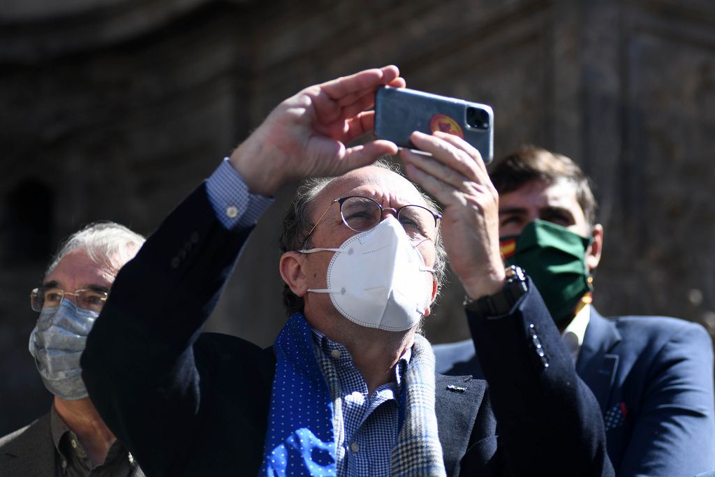 La plaza de la Catedral de Murcia se abarrota para recibir a Abascal