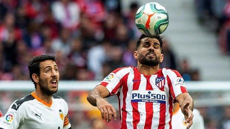 Un Atlético desquiciado tropieza ante el Valencia