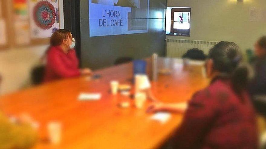 La primera sessió de «L&#039;hora del cafè» celebrada pel Consell Comarcal