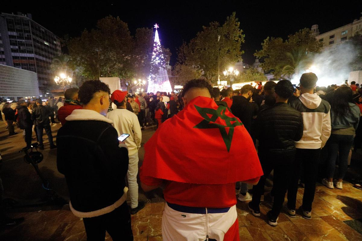 Imagen de archivo de unos aficionados de Marruecos celebrando un triunfo de su selección de fútbol.