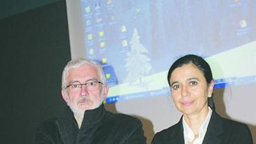 Rafael Maroto y Lucía Vior, en el Club Prensa Asturiana.