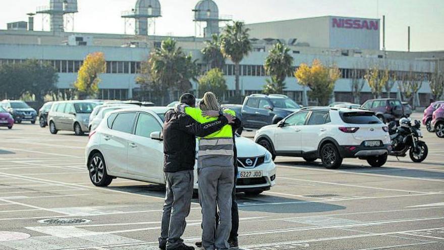 Trabajadores de Nissan Barcelona, el día del adiós.   | // JORDI OTIX