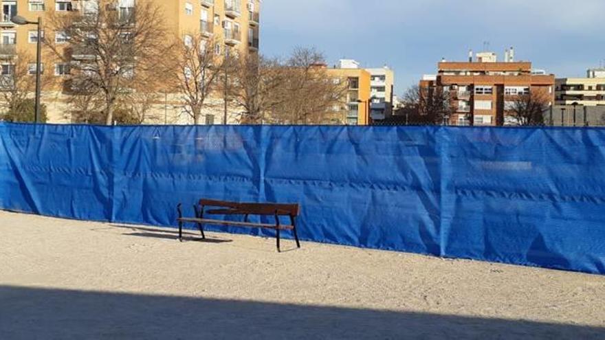 La valla del colegio ya ha sido levantada y devuelta a la normalidad.