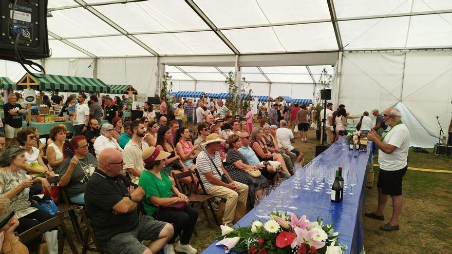 Una feria para comérsela: degustaciones de churrasco, paella y menús ecológicos en Llanera, que acoge más de sesenta puestos de las mejores producciones agrolimentarias