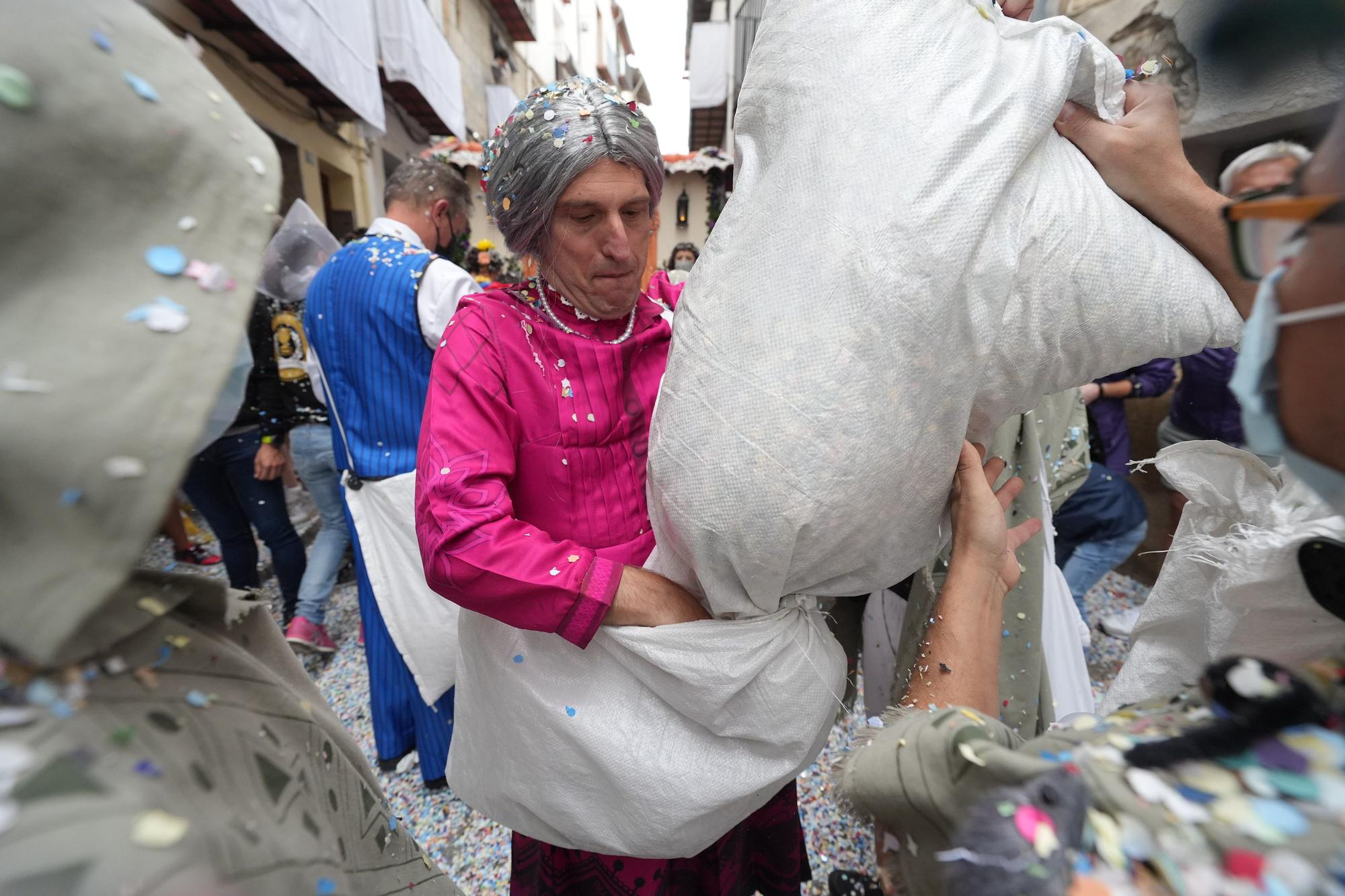 Búscate en el desfile de carrozas y disfraces de l'Anunci de Morella