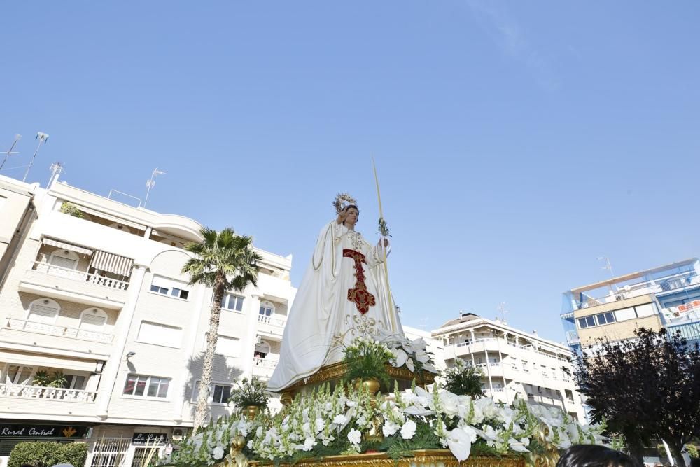 La procesión recorrió el itinerario entre la iglesia del Sagrado Corazón y la Inmaculada en Torrevieja