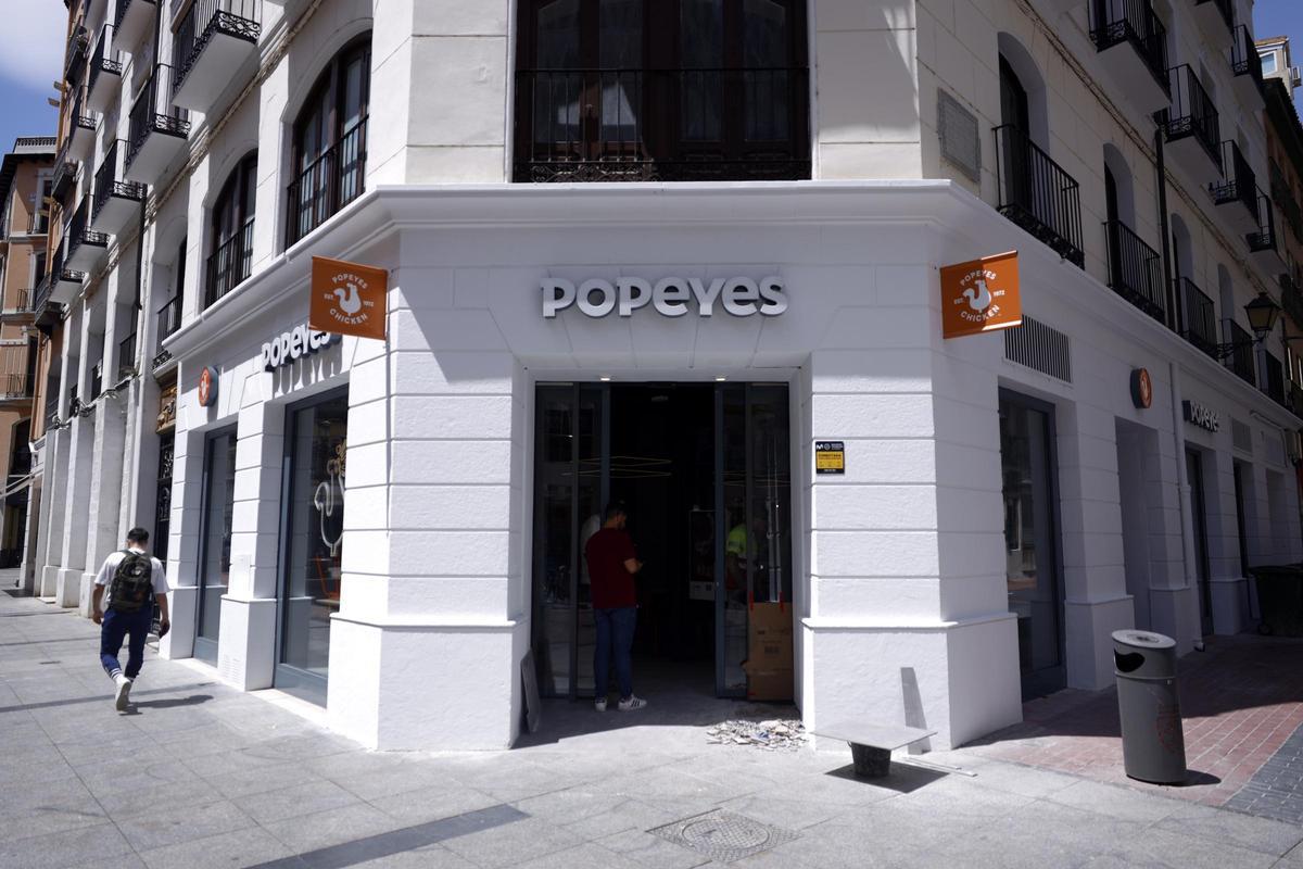 La cadena Popeyes abrirá próximamente en la calle Alfonso.