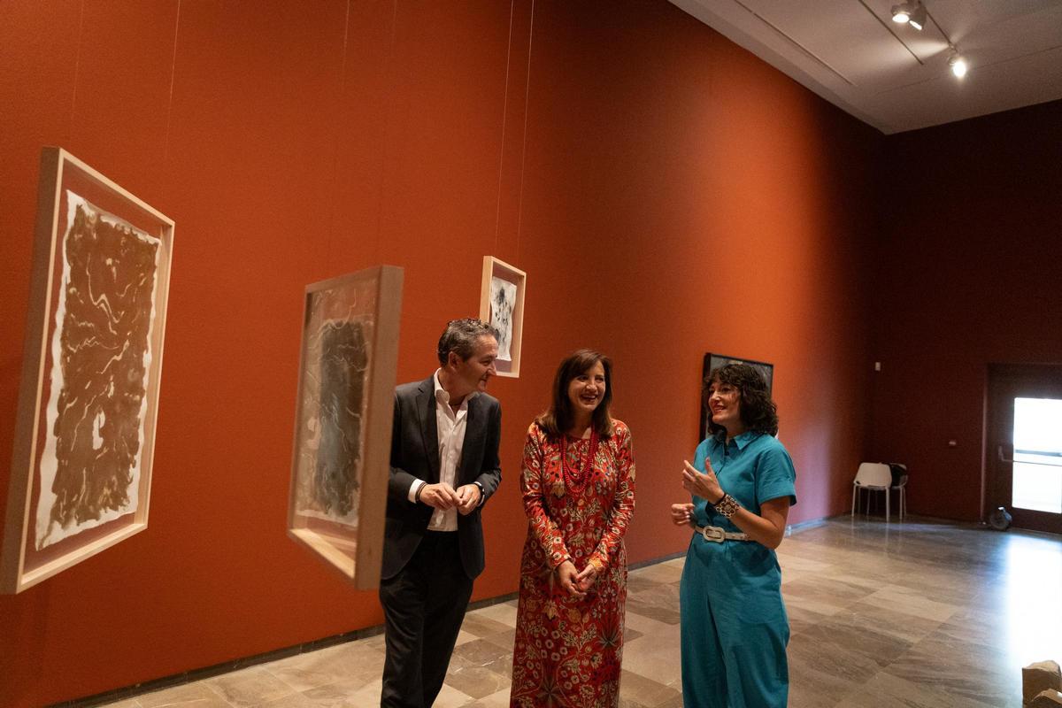 La exposición crea un diálogo entre las obras de Juana Francés con la de otros autores contemporáneos