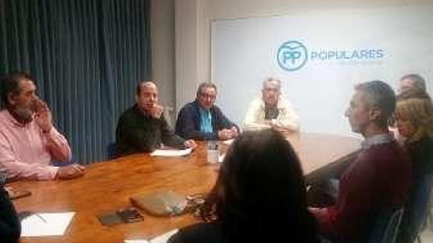 Reunión del PP con algunos comerciantes.