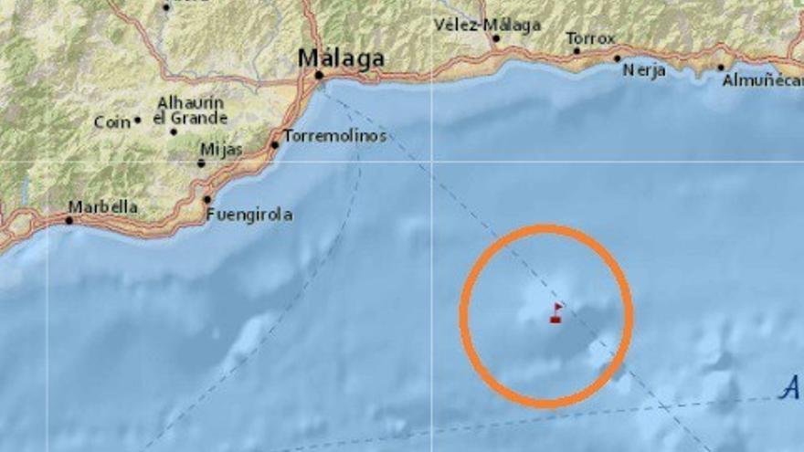 Medio centenar de magrebíes rescatados de una patera a 23 millas de la Caleta de Vélez