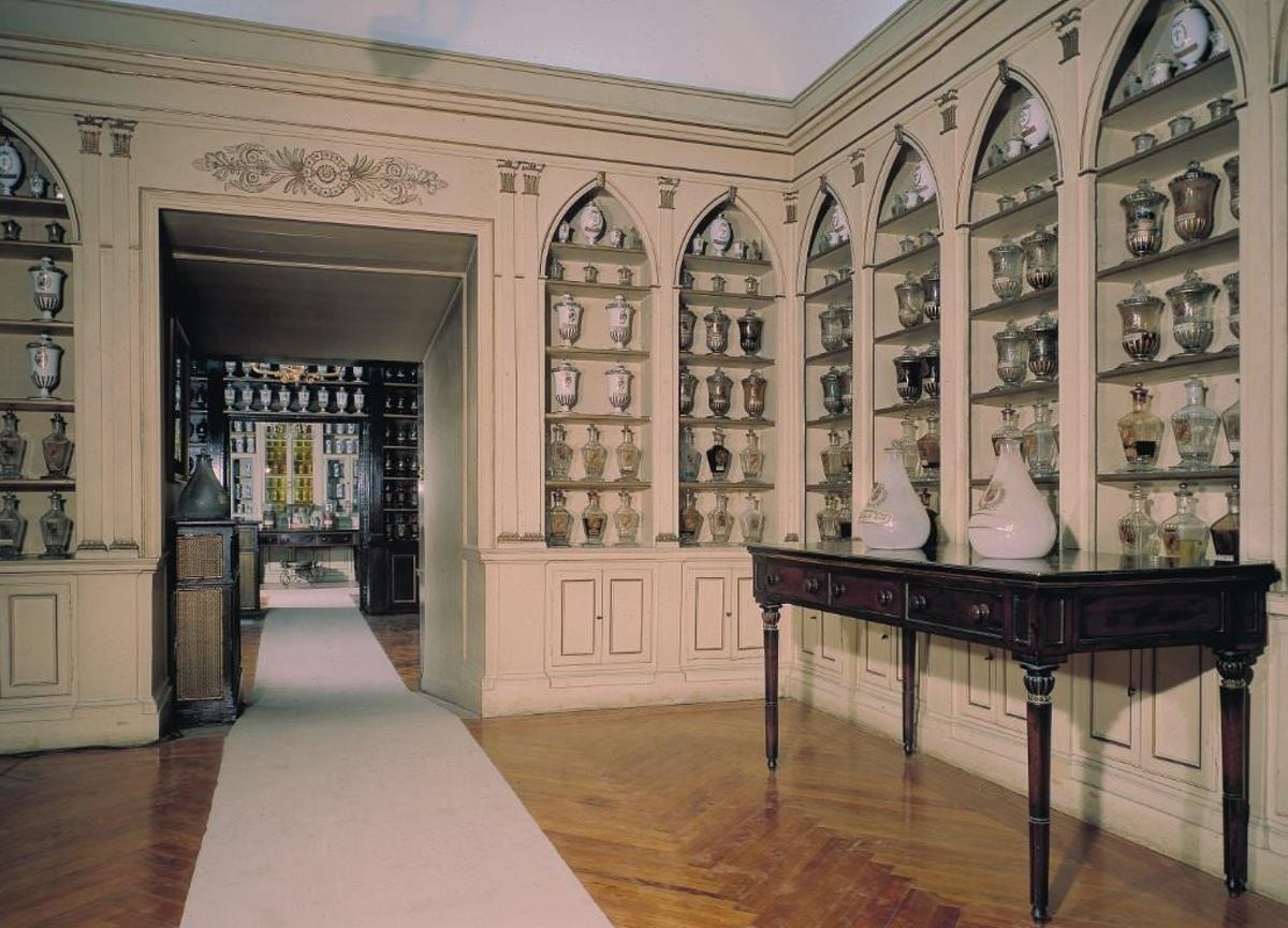 Imagen de la histórica Botica del Palacio Real.